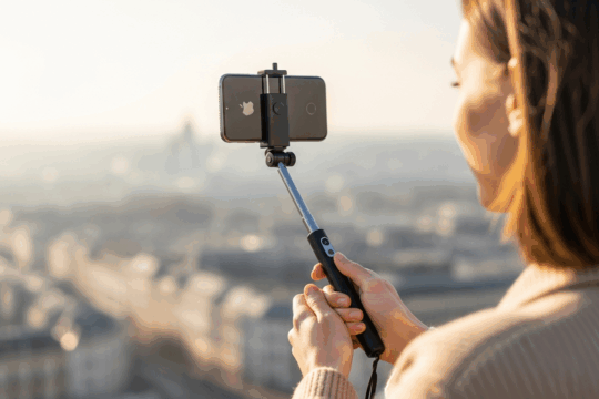 Selfie-Stick mit Stativ für Smartphone-Aufnahmen