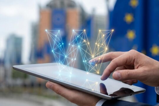 Hände am Tablet mit dem leuchtenden "W" von W Social auf dem Bildschirm. Die europäische Kulisse im Hintergrund steht für digitale Souveränität.